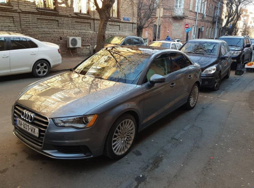 იყიდება სედანი Audi A3